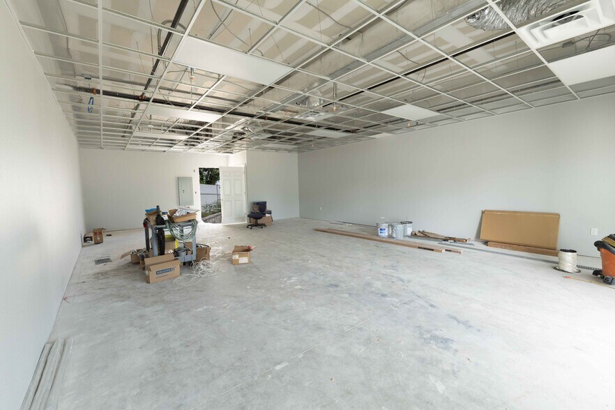 More Photos Of 1124 Teague Trail, Lady Lake General Retail For Lease