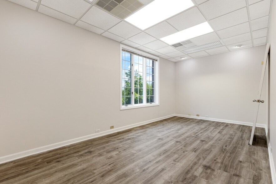 More Photos Of 821-824 Courtyard Dr, Hillsborough Office For Lease