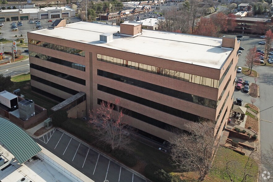 More Photos Of 799 Hanes Mall Blvd, Winston-Salem Office For Lease