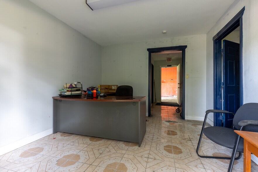 More Photos Of 141 Campbell Ave, Pasadena Specialty For Sale