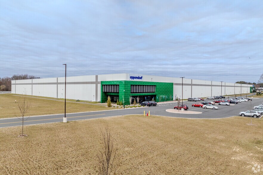 More Photos Of 113 N Maple St, Enfield Distribution For Lease