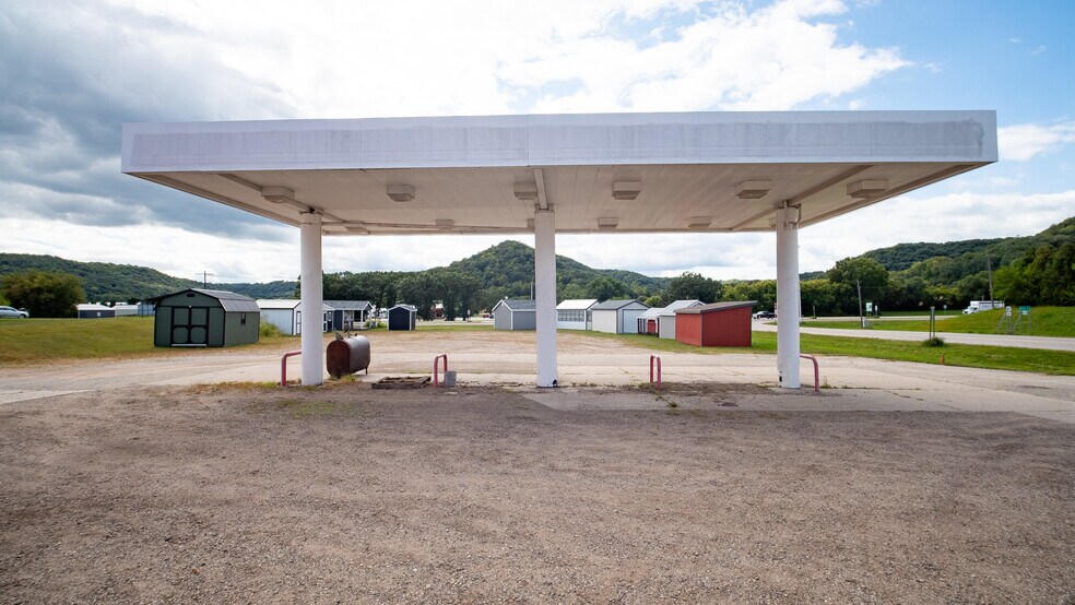 More Photos Of 900 Shields Ave, Wabasha General Retail For Sale