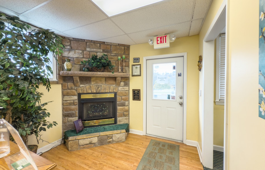 More Photos Of 4542 Blue Ridge Blvd, Blue Ridge Office For Sale