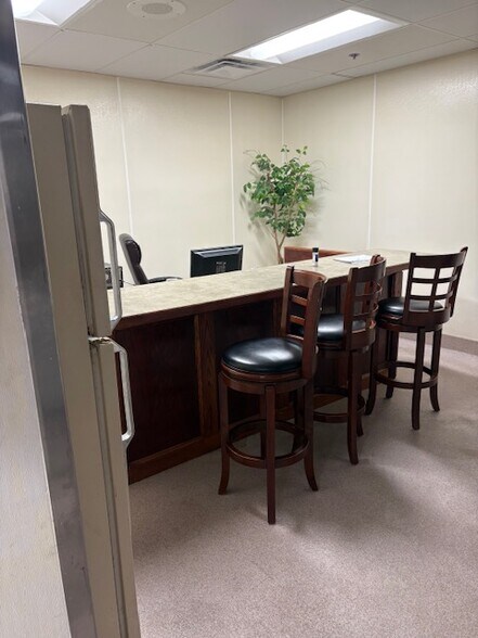 More Photos Of 5581 S 9th St, Kalamazoo Restaurant For Sale