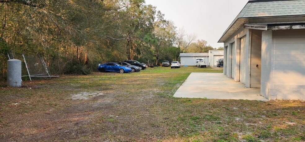 More Photos Of 284 S Center St, Pierson Auto Repair For Lease
