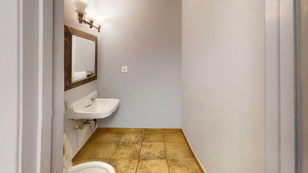 More Photos Of 11719-11725 Whisper Valley St, San Antonio Office For Lease