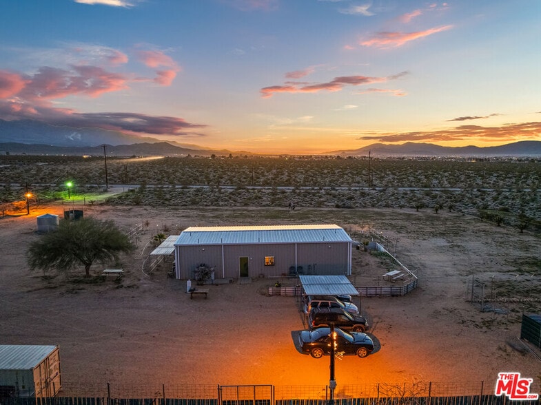 More Photos Of 9025 Camp Rock Rd, Lucerne Valley Veterinarian Kennel For Sale