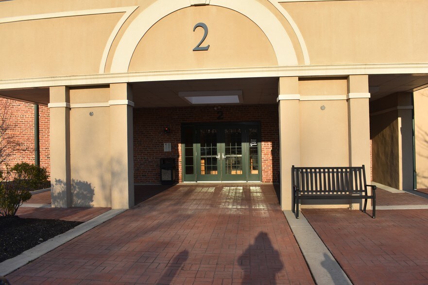 More Photos Of 422 Mill St, Bristol Office For Sale