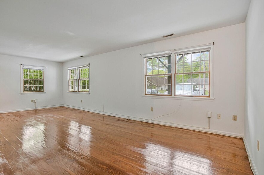 More Photos Of 6285 Shady Side Rd, Shady Side General Retail For Sale