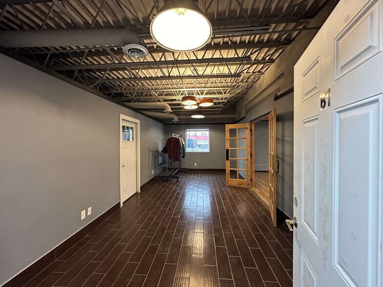 More Photos Of 30835 W 10 Mile Rd, Farmington Warehouse For Lease