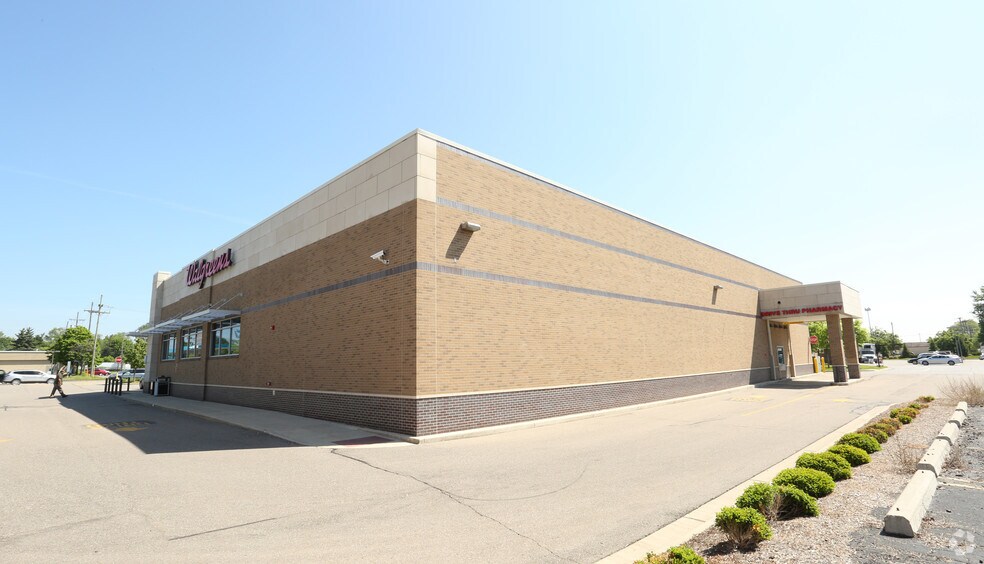 More Photos Of 33239 8 Mile Rd, Livonia Drugstore For Lease