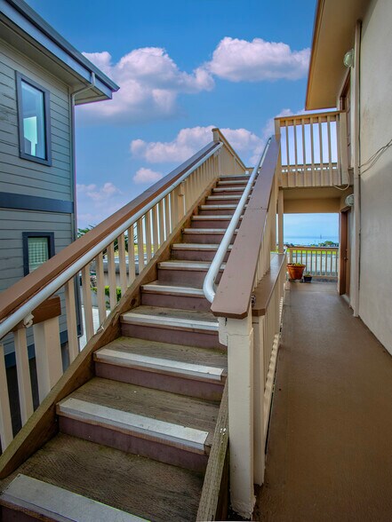 More Photos Of 510 Avenue Alhambra, Half Moon Bay Apartments For Sale