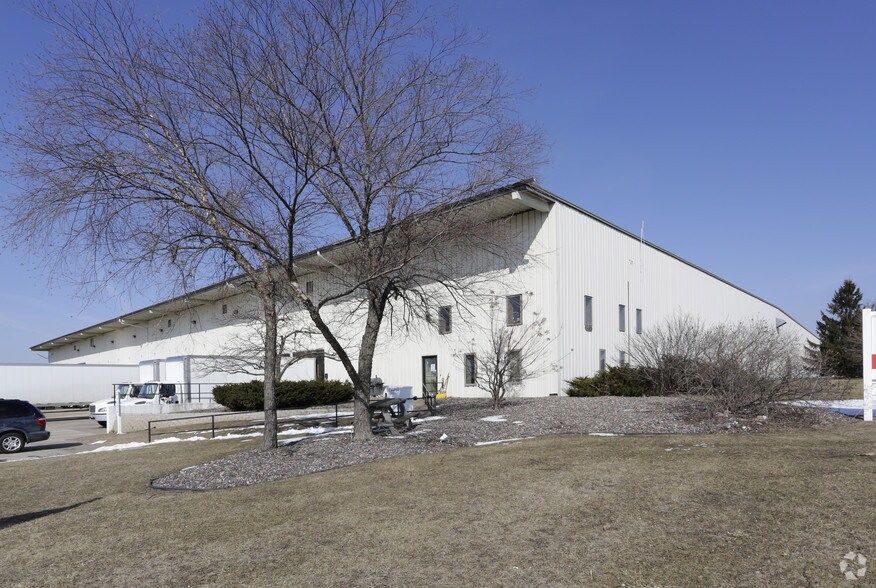 More Photos Of 1409 Indianhead Dr, Menomonie Warehouse For Lease