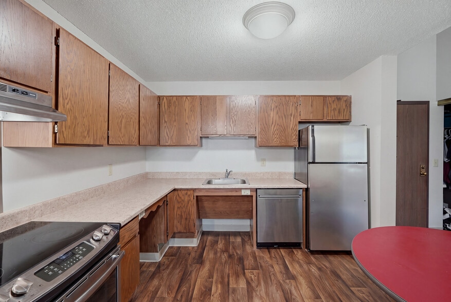 More Photos Of 985 Ivy Ave E, Saint Paul Apartments For Sale