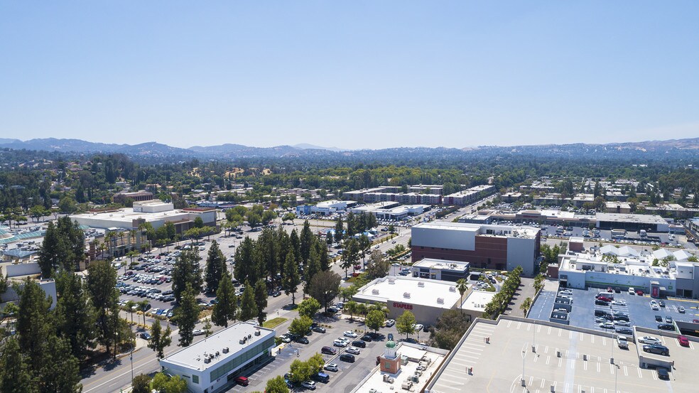 More Photos Of 21825 Erwin St, Woodland Hills Department Store For Sale