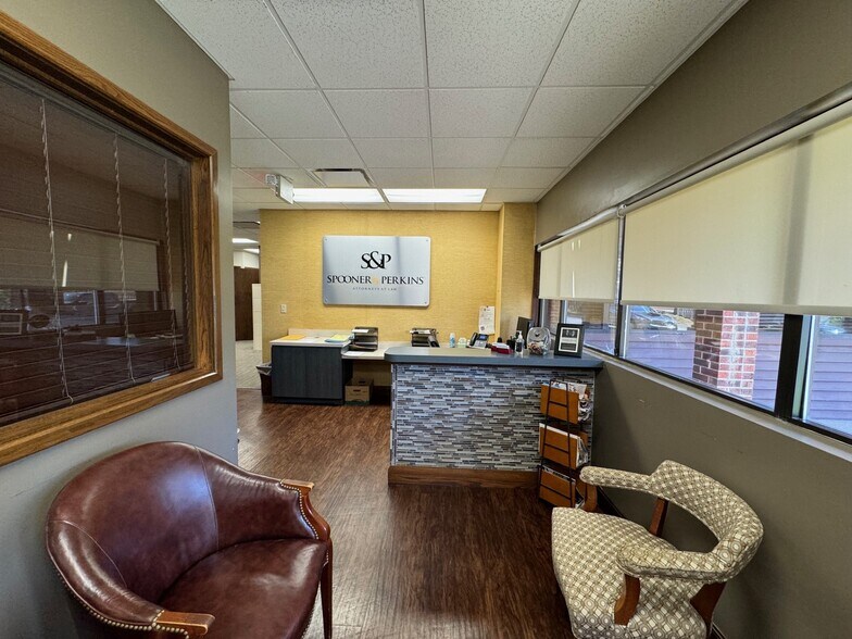 More Photos Of 5440 N Oak Tfwy, Kansas City Office For Sale
