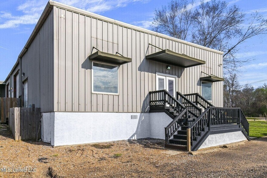 More Photos Of 148 Weisenberger Rd, Madison Flex For Lease