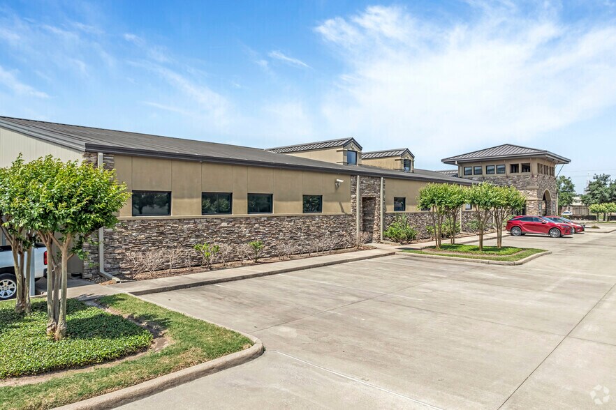 More Photos Of 2990 Holmes Rd, Houston Warehouse For Lease