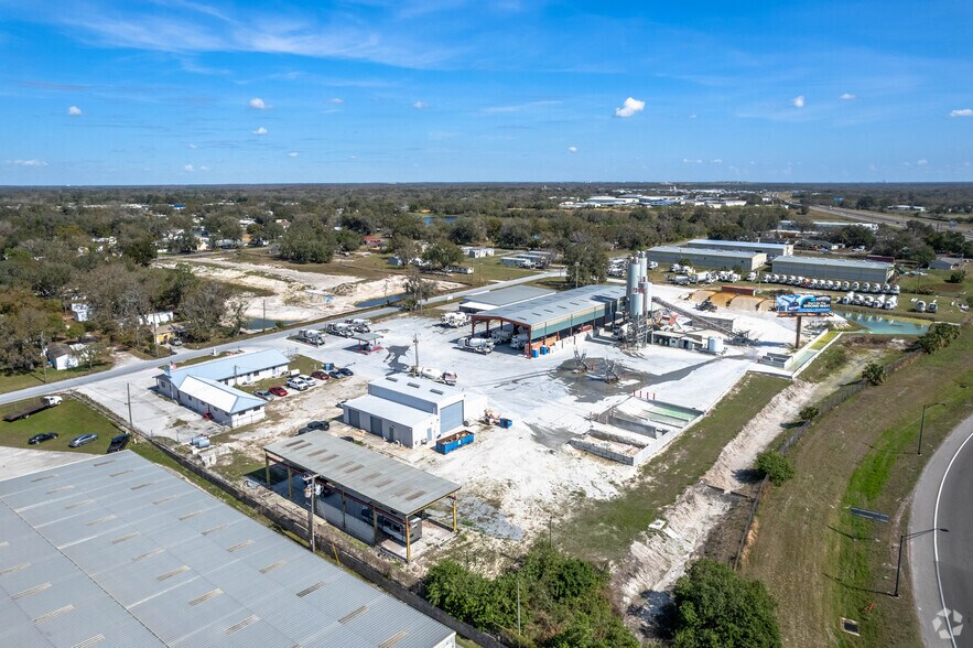 More Photos Of 2907 Brooks St, Lakeland Light Distribution For Lease