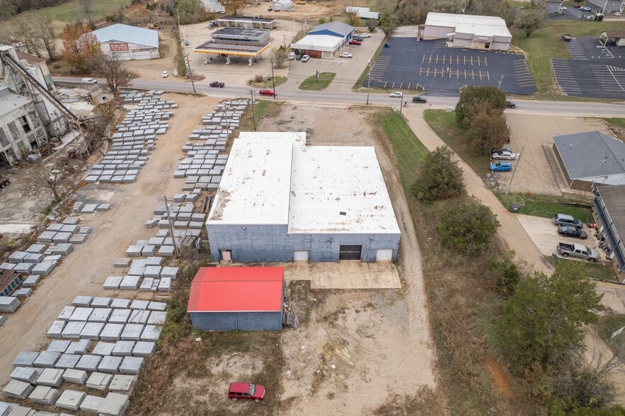 More Photos Of 519 Benham St, Bonne Terre Light Manufacturing For Sale