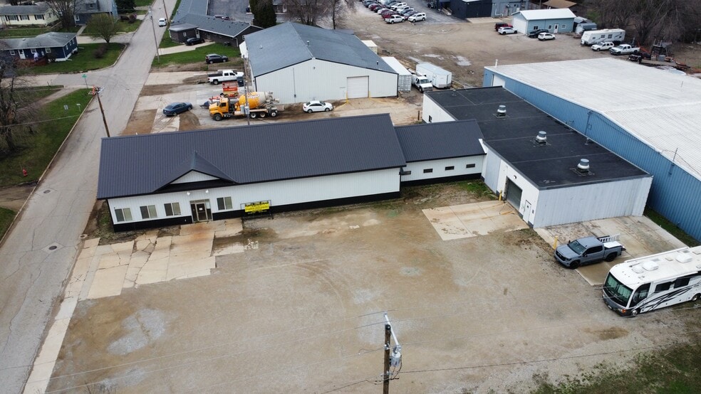 Primary Photo Of 1315 S 8th St, Clear Lake Industrial For Sale