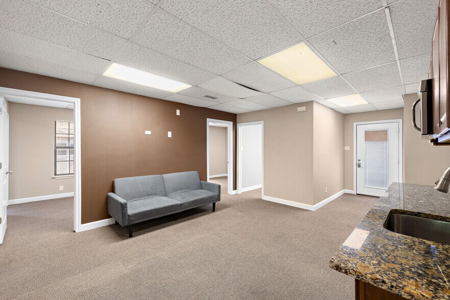 More Photos Of 13740 Research Blvd, Austin Office For Sale