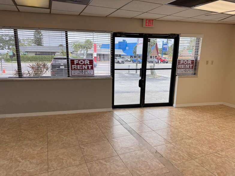 More Photos Of 5050 Gulf Blvd, Saint Petersburg Storefront For Lease