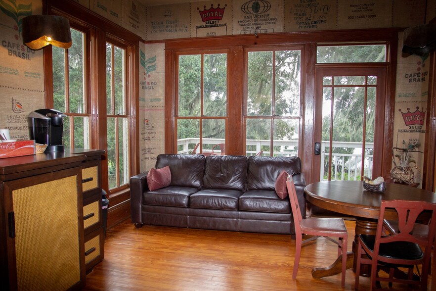 More Photos Of 620 N Tubb St, Oakland Specialty For Sale