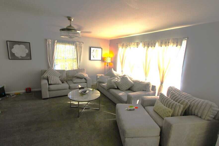 More Photos Of 1757 Main St, Green Bay Storefront Retail Office For Sale