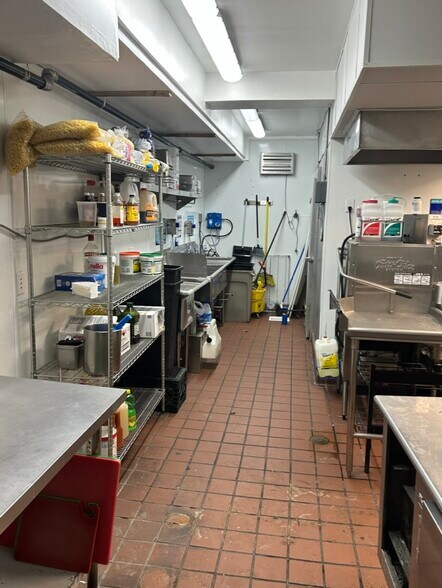 More Photos Of 3015 Ocean Front Walk, Venice Restaurant For Lease