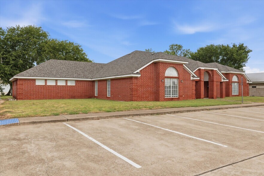 More Photos Of 3925 Jack Kultgen Expy, Waco Office For Lease
