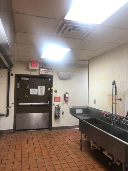 More Photos Of 1609 New Boston Rd, Texarkana General Retail For Sale