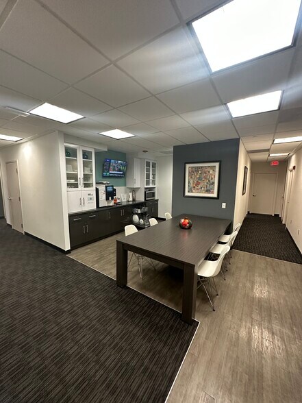 More Photos Of 20801 Biscayne Blvd, Aventura Office For Lease