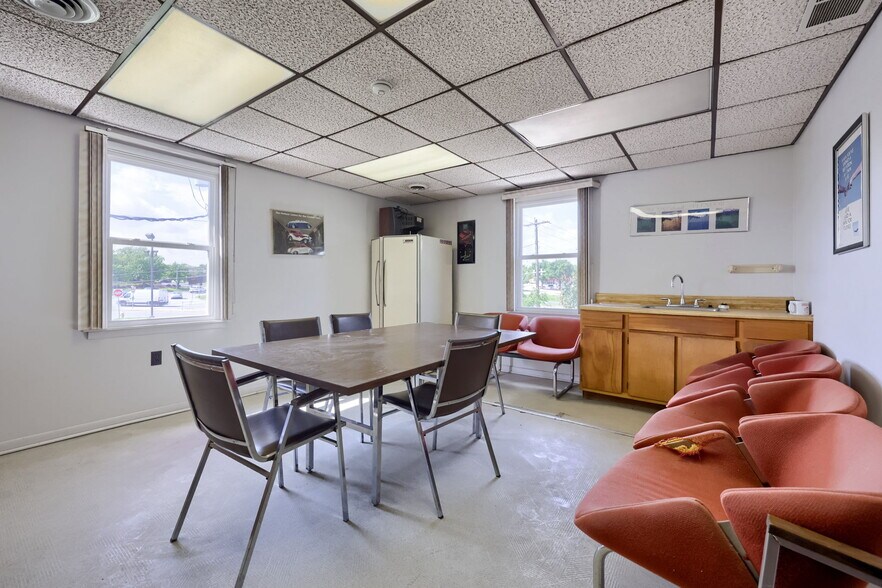 More Photos Of 1475 Carlisle Rd, York General Retail For Sale