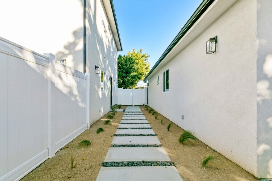 More Photos Of 6842 Cedros Ave, Van Nuys Apartments For Sale