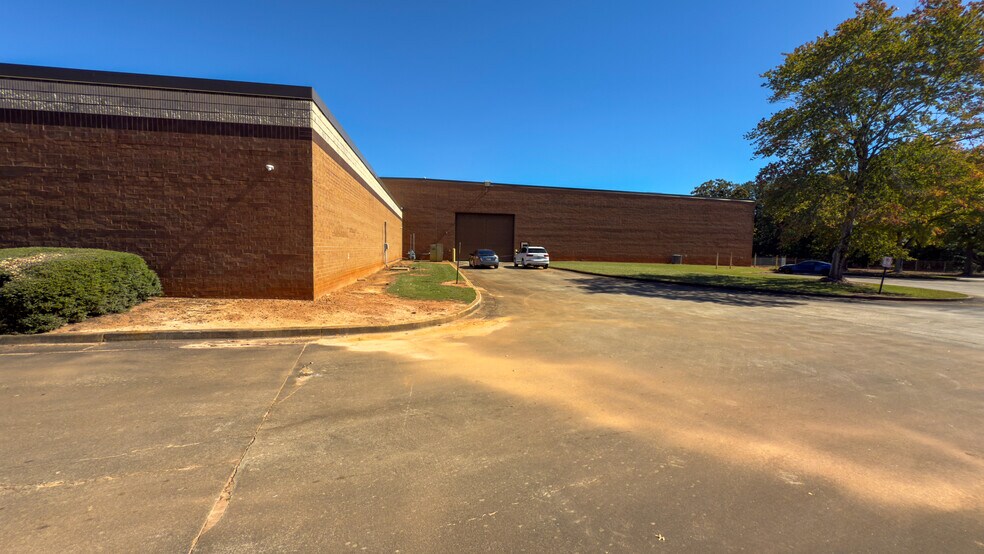 More Photos Of 2400 Mellon Ct, Decatur Distribution For Lease