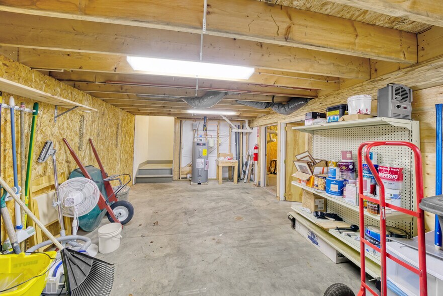 More Photos Of 207-209 Main St, New London Freestanding For Sale