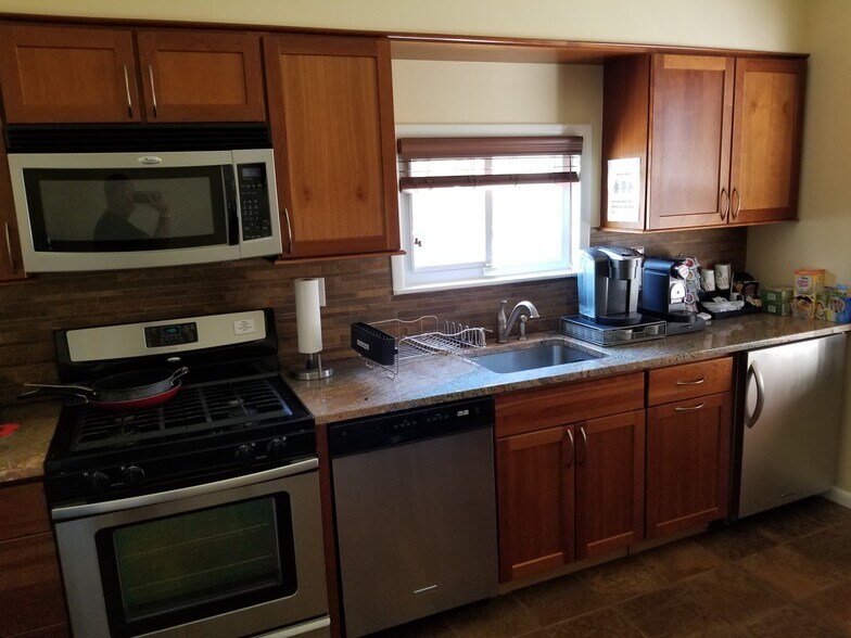More Photos Of 19 N Bridge Ave, Red Bank Office For Lease