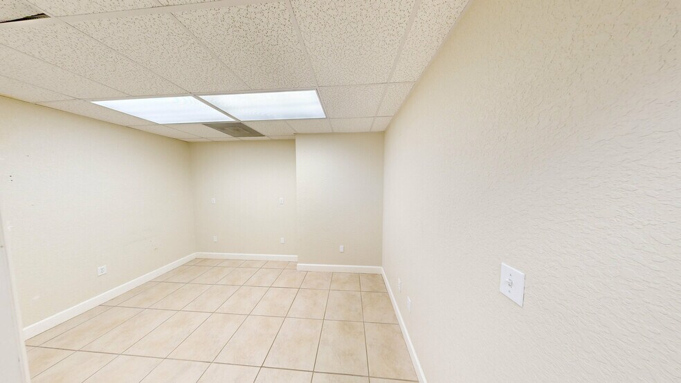 More Photos Of 5151 S Lakeland Dr, Lakeland Office For Sale