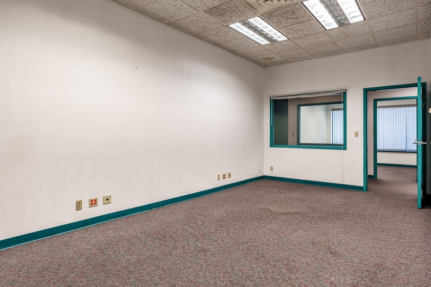 More Photos Of 6212 Material Ave, Loves Park Warehouse For Sale