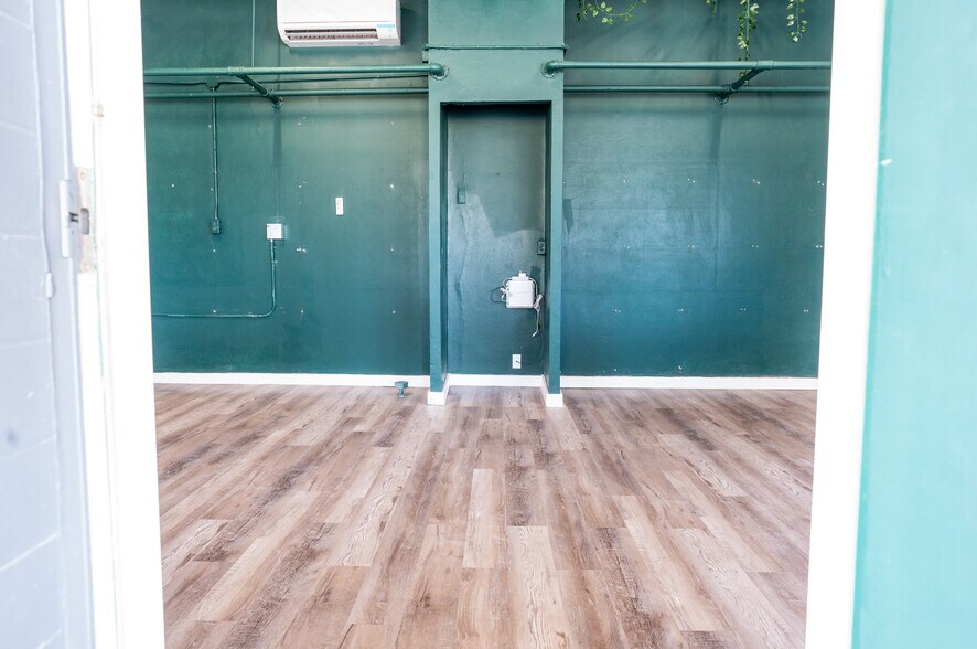 More Photos Of 1802 E Commerce St, San Antonio Auto Repair For Lease