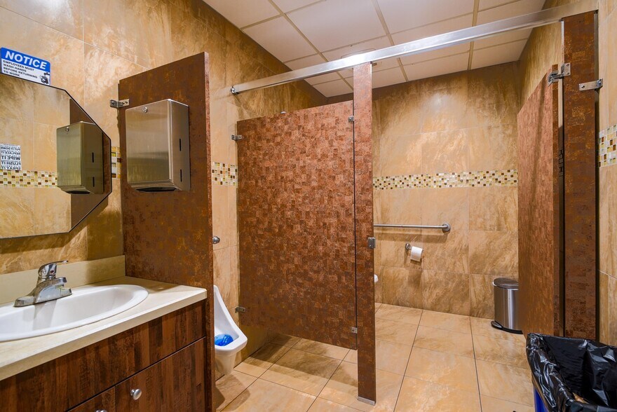 More Photos Of 1033 Dr Martin Luther King Jr St N, Saint Petersburg Medical For Sale