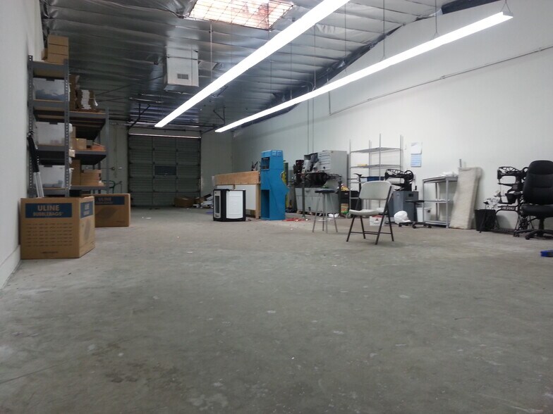 More Photos Of 6725-6739 San Fernando Rd, Glendale Warehouse For Lease
