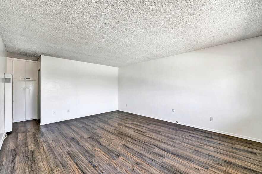 More Photos Of 330 9th St, Del Mar Apartments For Sale