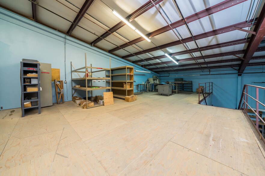 More Photos Of 6000 E Coury Dr, Cottonwood Light Manufacturing For Sale
