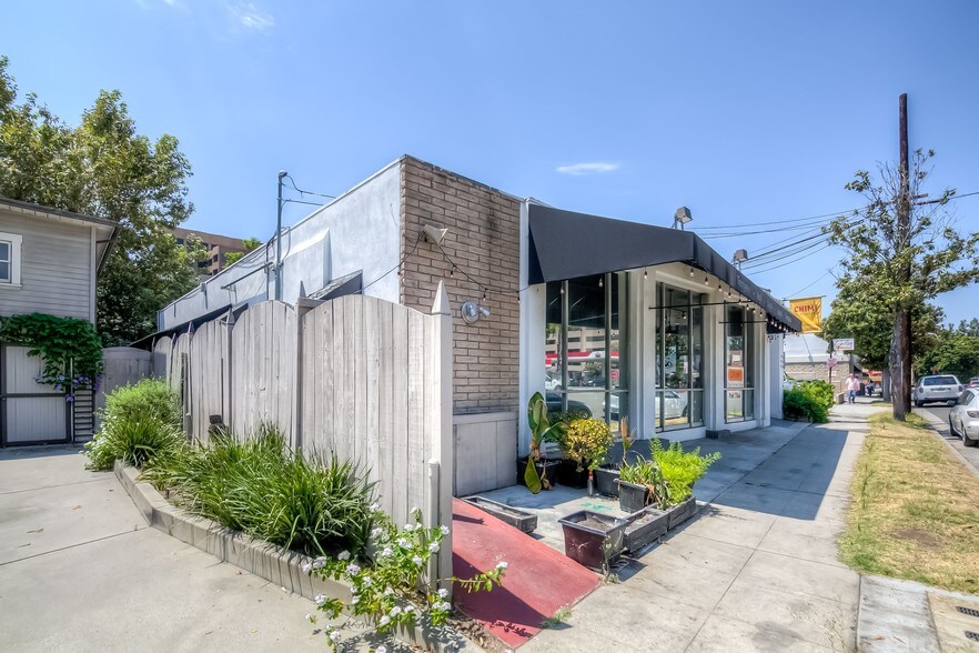 More Photos Of 910-914 E Union St, Pasadena Storefront Retail Office For Lease