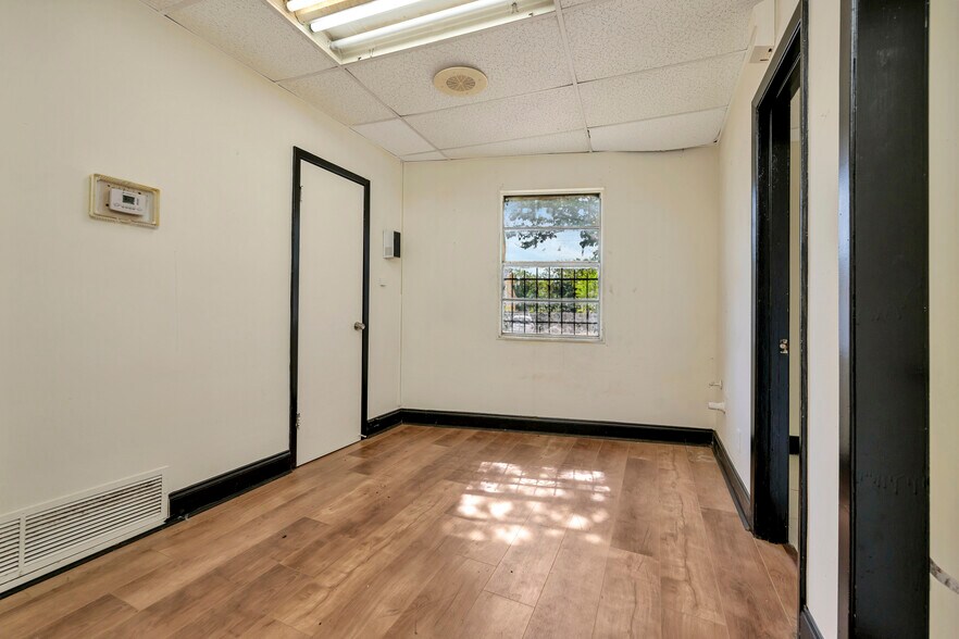 More Photos Of 2200 Evans Ave, Fort Worth Medical For Sale