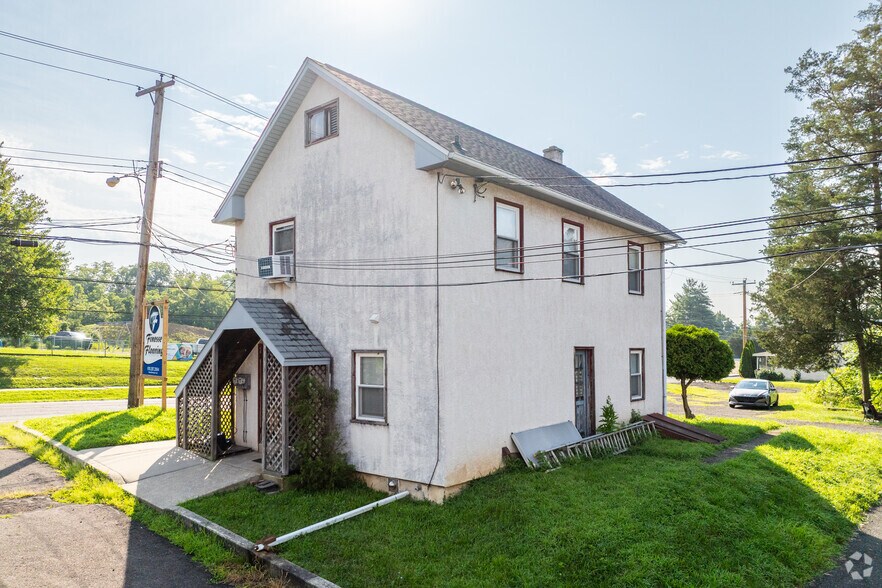 More Photos Of 3003 Main St, Green Lane Manufacturing For Lease