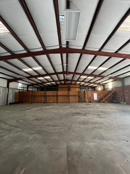 More Photos Of 713 Nebraska St, South Houston Warehouse For Sale