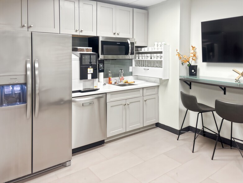 More Photos Of 555 Broadhollow Rd, Melville Coworking Space